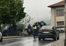 Жената е заспала зад воланаАвтомобил се обърна по таван тази