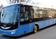 Русенски абитуриенти отиват на бал с градския транспортАбитуриентите от Средно