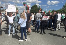 Полиция и жандармерия пренасочват движението по обходен маршрутПротестиращи затвориха Подбалканския