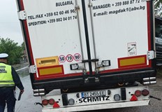 Контролът продължава с мобилни камери и небрандирани автомобили на полициятаЗа