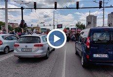 Въпреки това демонстрантите спряха движението на кръстовището между кварталите Дружба