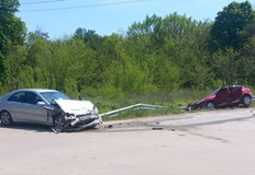 Четирима души пострадаха при сблъсък на две коли край село