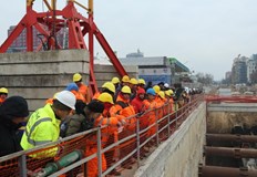 Фенове на червените наложиха волята си след серия от протести