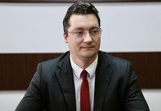 Причината е несъгласие с предложението за допитване по конституционно недопустим