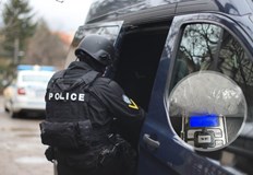 Задържаха 32 годишен мъж с метамфетамин и марихуана при спецакция на