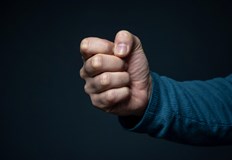 Скандал пред нощно заведение прераснал в побой двама души са