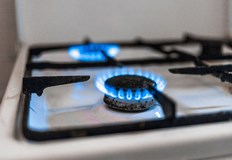 Евакуираха трудноподвижна жена при пожар в блок Странджа планина Екипи на