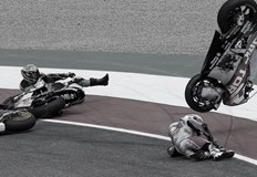 11 състезатели пострадаха в верижен сблъсък на първия завой в