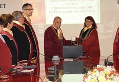 Церемонията се проведе в Канев център с участието на академичното