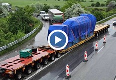 Два влекача с турска регистрация и пилотни автомобили се движат