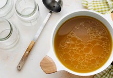 Лесна рецепта с многобройни ползи за цялото тялоКостният бульон приготвян