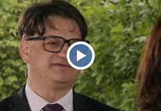 Министърът сподели че дъщерите му обичат да ходят на училище