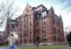 Над 7000 чуждестранни студенти може да загубят правото си да