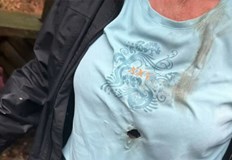 Двамата туристи са потърсили подслон под дърво в националния парк