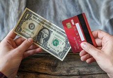 Швеция и Словакия защитават парите в брой със закони докато