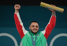 Олимпийският шампион по вдигане на тежести вече се готви за