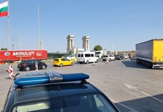 Защо едната посока чака 5 минути а другата – почти