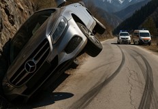 28 годишната пострадала е транспортирана в болница в Пловдив без опасност