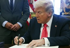 Белият дом спря парите за изследвания създали коронавирусаПрезидентът на САЩ