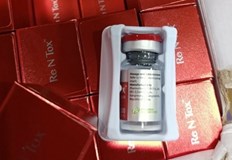 При проверка на пратката вместо ключодържатели и хавлии бяха открити