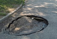 Дупката е поредният подарък след многомилионните ремонти на ВиК