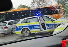 Валежите и хлъзгавата настилка вероятно допринесли за инцидента в квартал