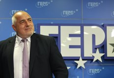 Лидерът на ГЕРБ недоволства от забавянето а Пеевски настоява за