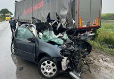 Шофьорът на лекия автомобил е с фрактури на двата кракаПетгодишно