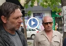 Сцената на агресия е заснета от охранителни камери на търговски