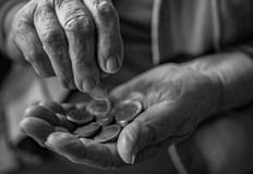 Близо 50 милиона лева прехвърлиха българи от частни пенсионни фондове