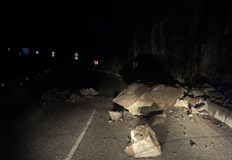 Удължен е срокът на забраната за движение по пътя Девин