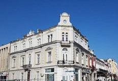 Най старият е от първата жп гара в България а най големият