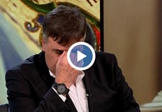 Певецът разказа през сълзи за детските си спомени от 24