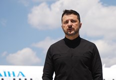 Зеленски пристигна в Турция и отхвърли руската делегация като бутафорнаВолодимир