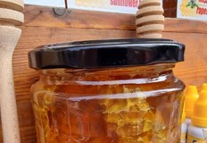 Пчеларите в България с евтин мед при скъпи разходиБългарското