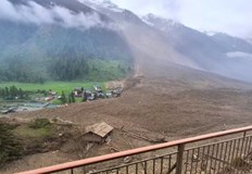 Голяма част от ледника Бирх се откъсна днес следобед един