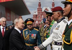 Промяната в командването идва на фона на продължаващите военни действия