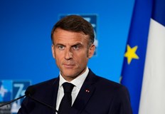 Френският президент проведе телефонен разговор с Тръмп от срещата в