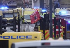 Най малко десетина души са ранени задържан е 53 годишен британецАвтомобил се