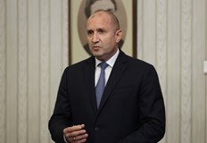 Президентът обвини властта в опит за овладяване на службите за