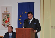 Вътрешният министър твърди че Румен Радев нарушава Конституцията и поети