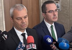 33 депутати вече подписаха искане за оставката на Наталия КиселоваЛидерът