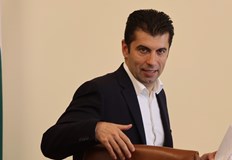 Лидерът на Продължаваме промяната възхвалява собствените си усилия за влизане