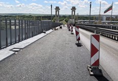 Монтират се фуги и предпазни пана докато строителите продължават ремонта