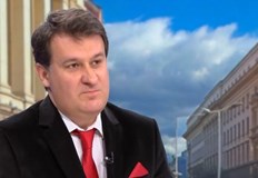 Политологът критикува президента за опитите да блокира влизането на страната