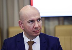 Евробюрократите гледат само личните си интересиЗаместник председателят на Комисията по външна