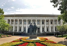 Служителите на Столичната библиотека настояват за по високи възнаграждения дни преди