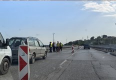 Извършва се оглед на дилатационна фугаШофьорите които преминават по Гредовия