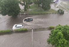 Силна буря с градушка връхлетя града вчера вечерта съобщи НИМХСилна