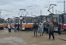 Наземният транспорт се връща по улиците след шестдневна блокадаНаземният градски